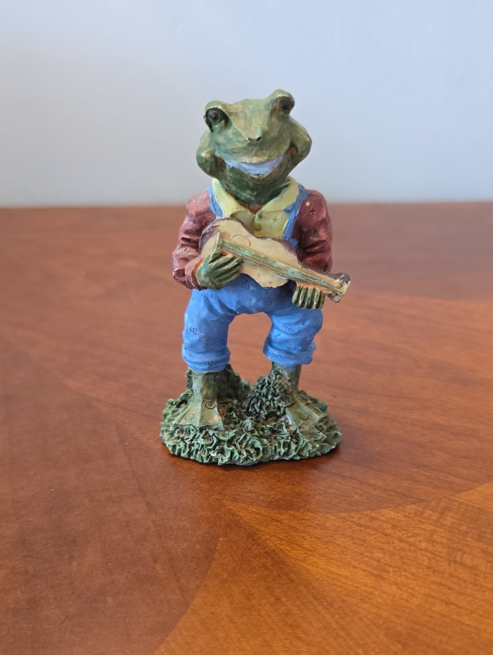 Charming Vintage Resin Frog Figurine Holding a Fiddle